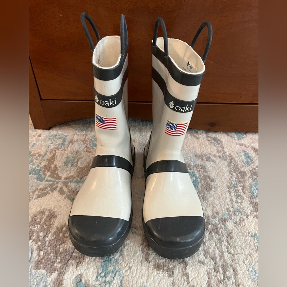 Kids astronaut themed rubber boots size 4